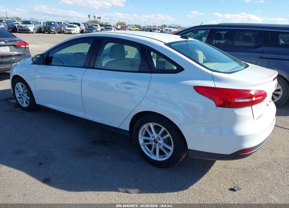 2015 FORD FOCUS SE VIN: 1FADP3F24FL300581
