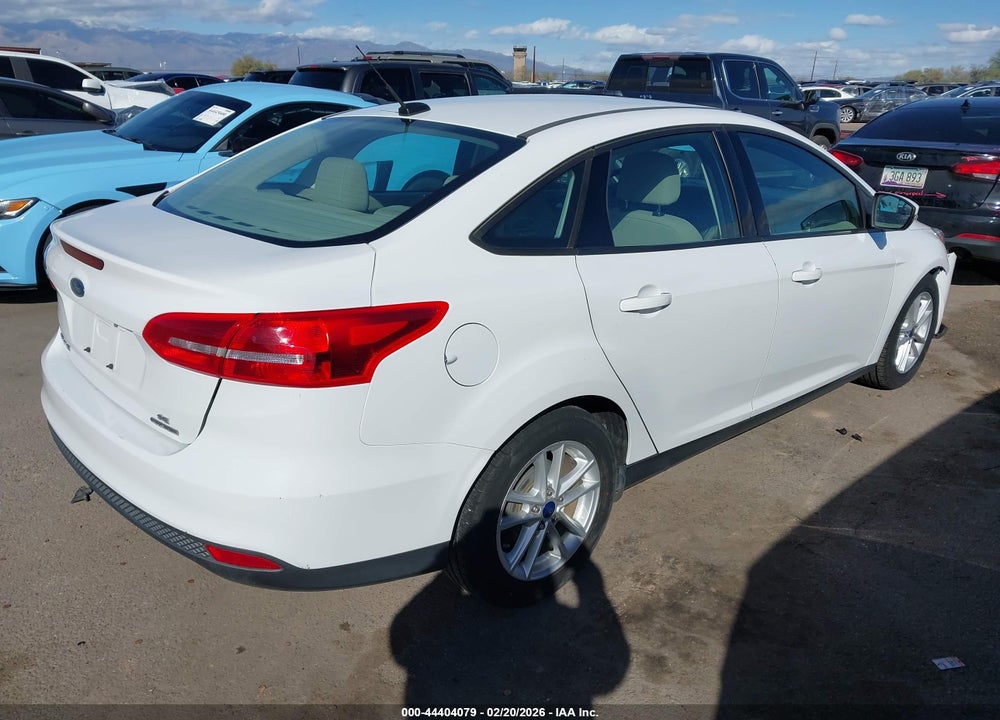 2015 FORD FOCUS SE VIN: 1FADP3F24FL300581
