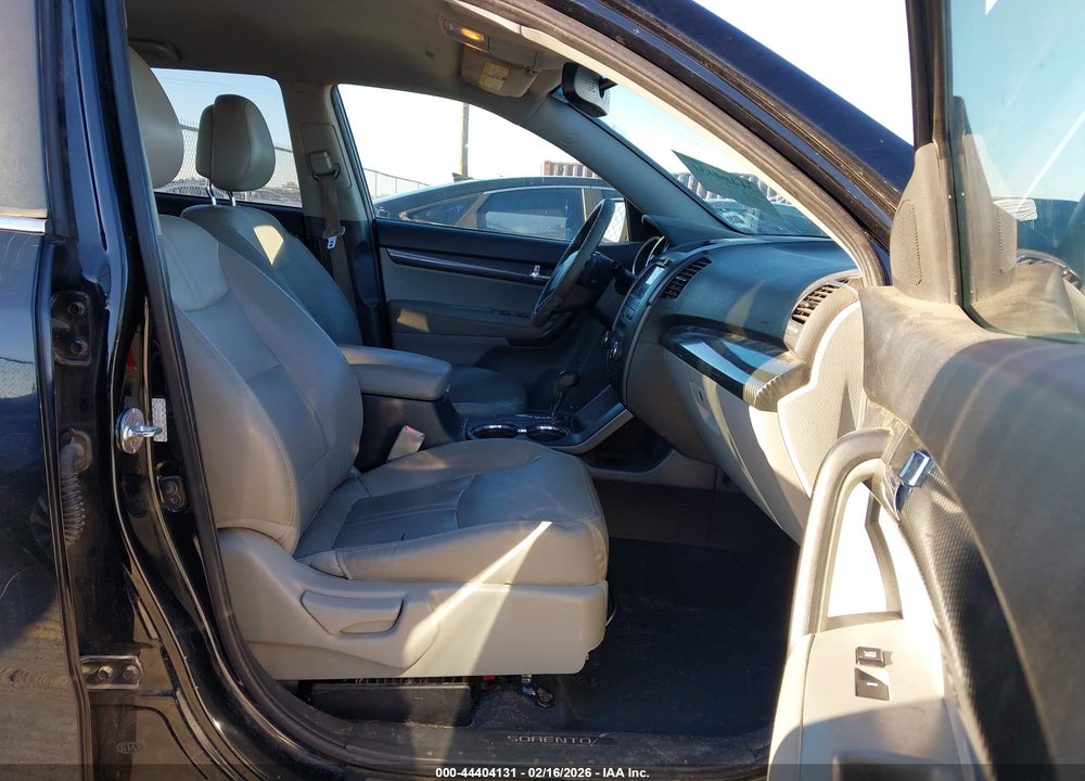 2011 KIA SORENTO SX V6 VIN: 5XYKW4A20BG093615