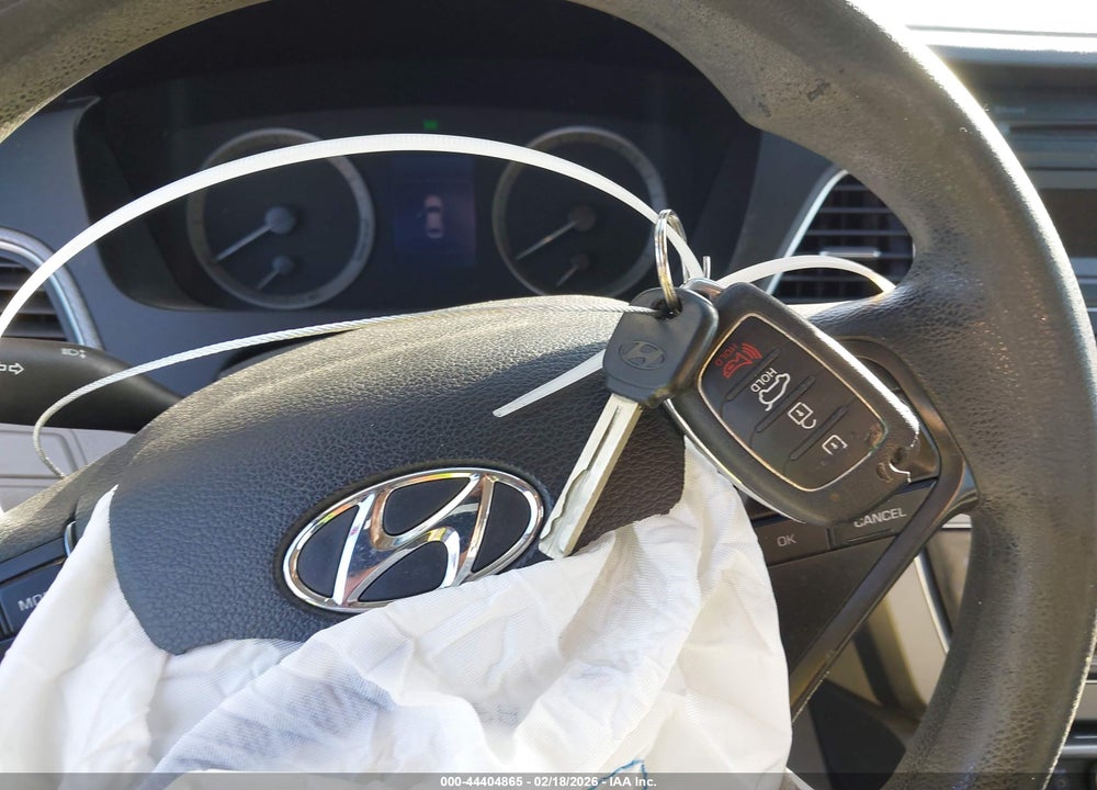 2015 HYUNDAI SONATA SE VIN: 5NPE24AF4FH116226