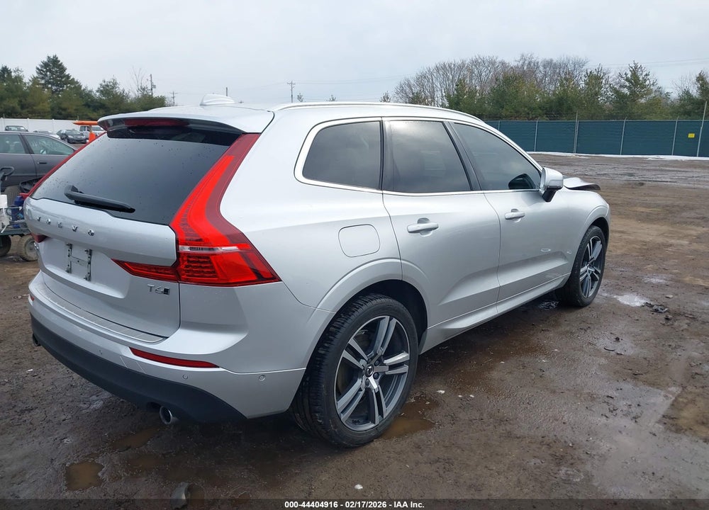 2018 VOLVO XC60 T6 MOMENTUM VIN: LYVA22RKXJB110315