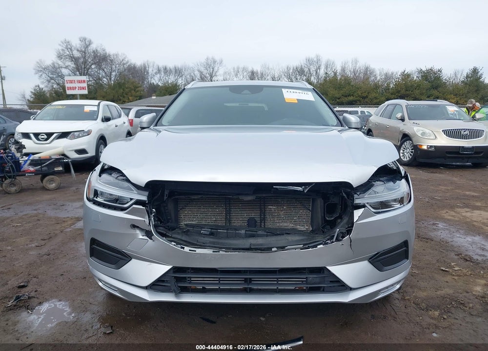 2018 VOLVO XC60 T6 MOMENTUM VIN: LYVA22RKXJB110315
