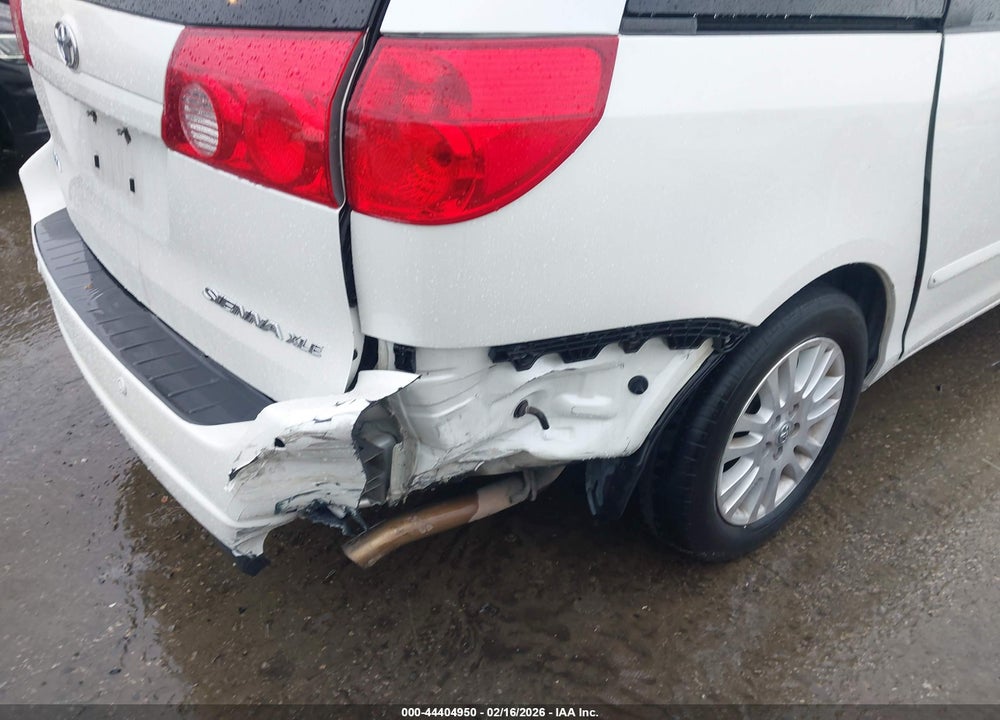2010 TOYOTA SIENNA XLE VIN: 5TDYK4CC5AS335862