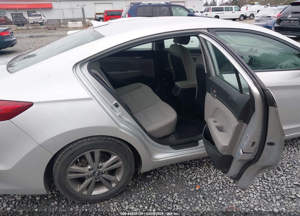 2018 HYUNDAI ELANTRA SEL VIN: 5NPD84LF5JH340086