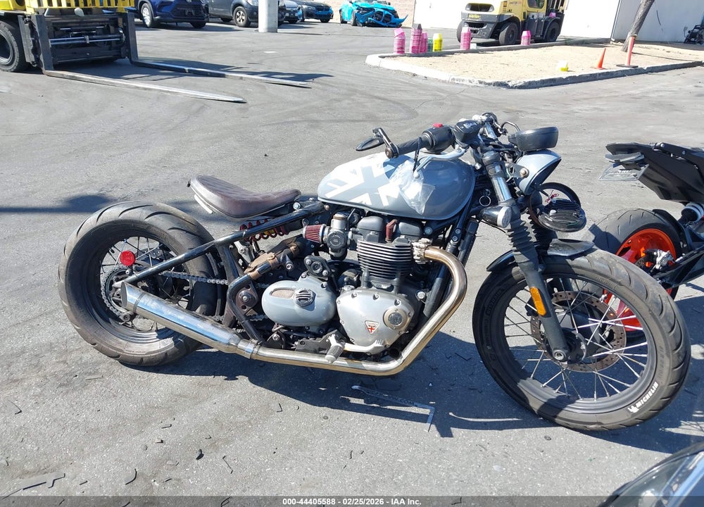 2017 TRIUMPH MOTORCYCLE BONNEVILLE BOBBER VIN: SMTD42HL8HT815882