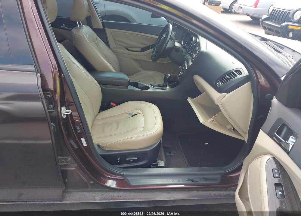 2011 KIA OPTIMA EX VIN: KNAGN4A76B5084217
