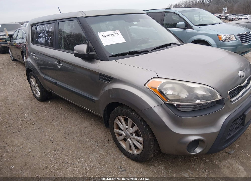 2013 KIA SOUL + VIN: KNDJT2A64D7614184