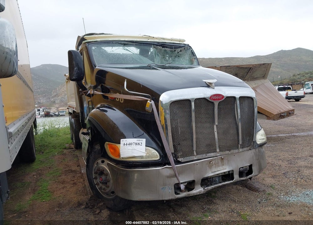 2011 PETERBILT 387 VIN: 1XP7D49X0BD121776