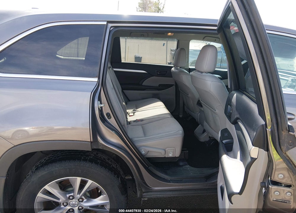 2014 TOYOTA HIGHLANDER LE PLUS V6 VIN: 5TDZKRFH7ES030412