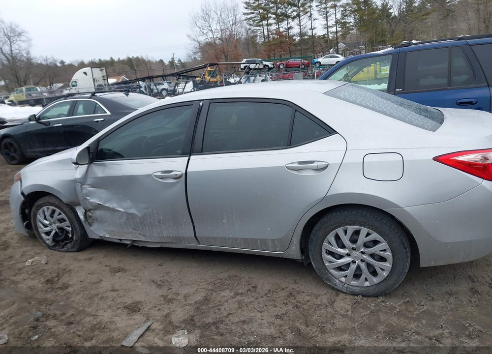 2018 TOYOTA COROLLA LE VIN: 5YFBURHE8JP741408