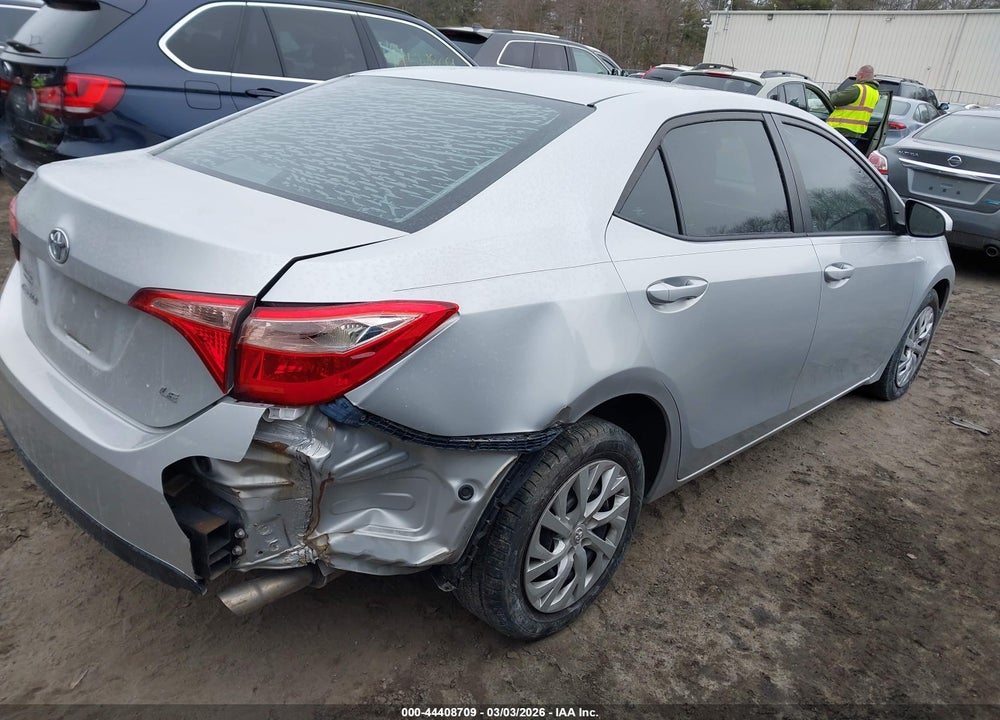 2018 TOYOTA COROLLA LE VIN: 5YFBURHE8JP741408