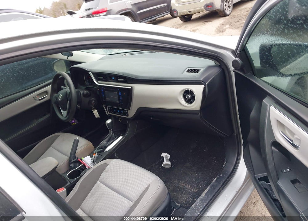 2018 TOYOTA COROLLA LE VIN: 5YFBURHE8JP741408