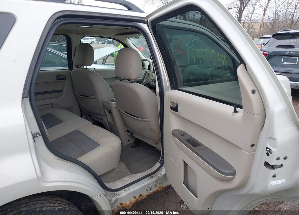 2008 FORD ESCAPE XLT VIN: 1FMCU93198KA85975