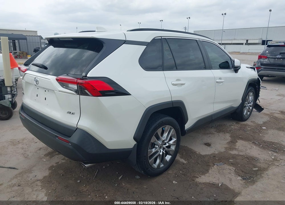 2022 TOYOTA RAV4 XLE PREMIUM VIN: 2T3C1RFV4NW211609