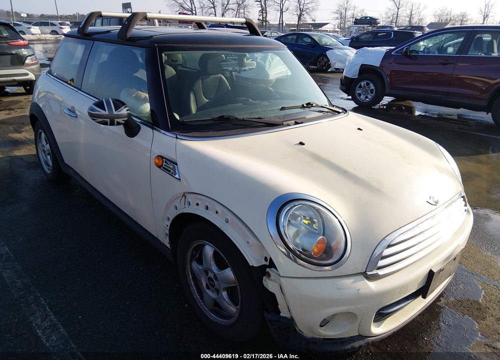 2011 MINI COOPER VIN: WMWSU3C56BT097967