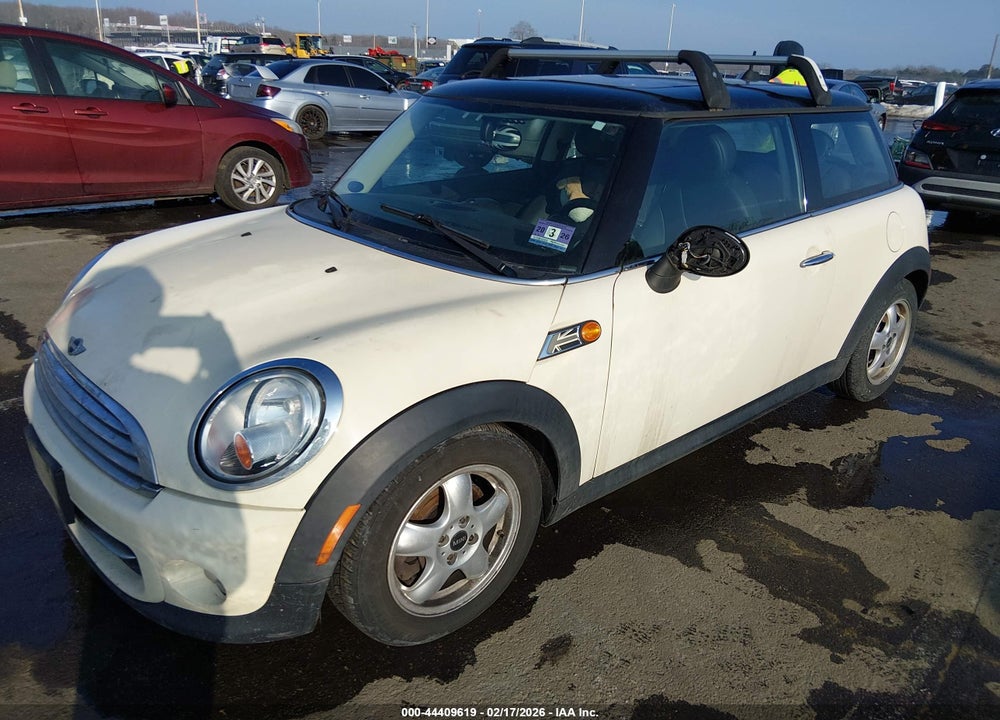 2011 MINI COOPER VIN: WMWSU3C56BT097967