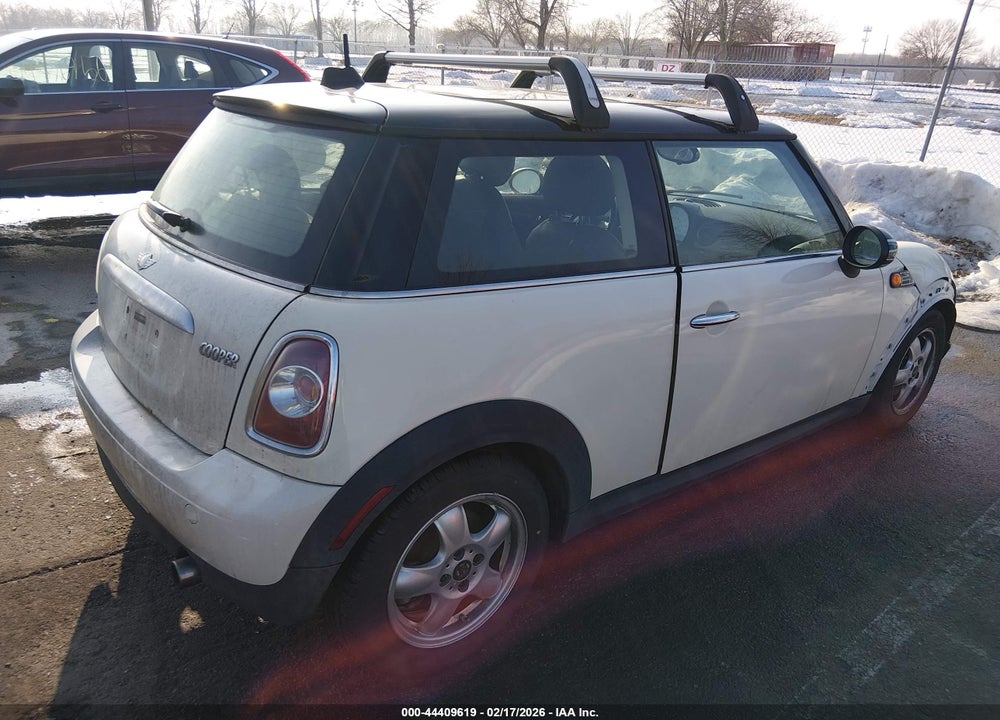 2011 MINI COOPER VIN: WMWSU3C56BT097967