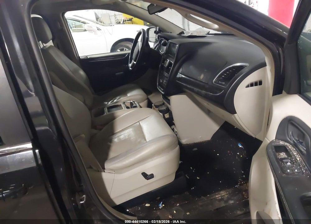 2011 CHRYSLER TOWN & COUNTRY TOURING-L VIN: 2A4RR8DG9BR649611