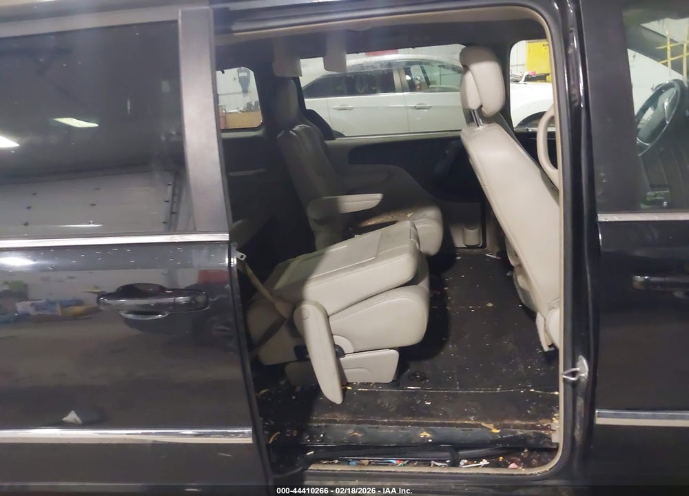 2011 CHRYSLER TOWN & COUNTRY TOURING-L VIN: 2A4RR8DG9BR649611