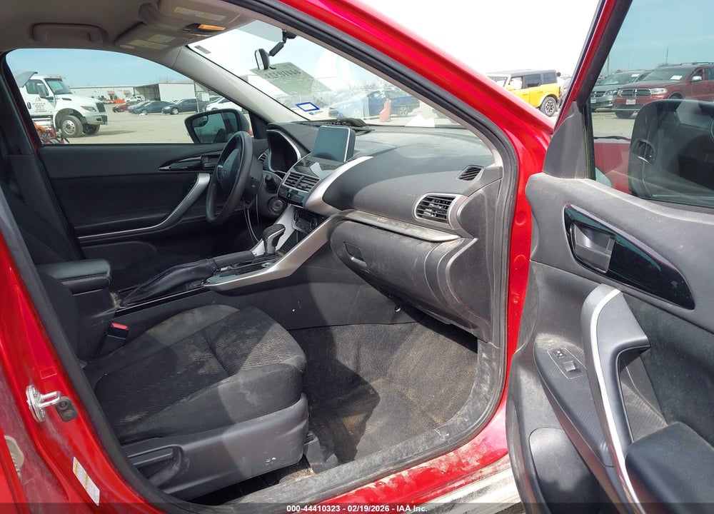 2018 MITSUBISHI ECLIPSE CROSS LE VIN: JA4AT4AA0JZ065657
