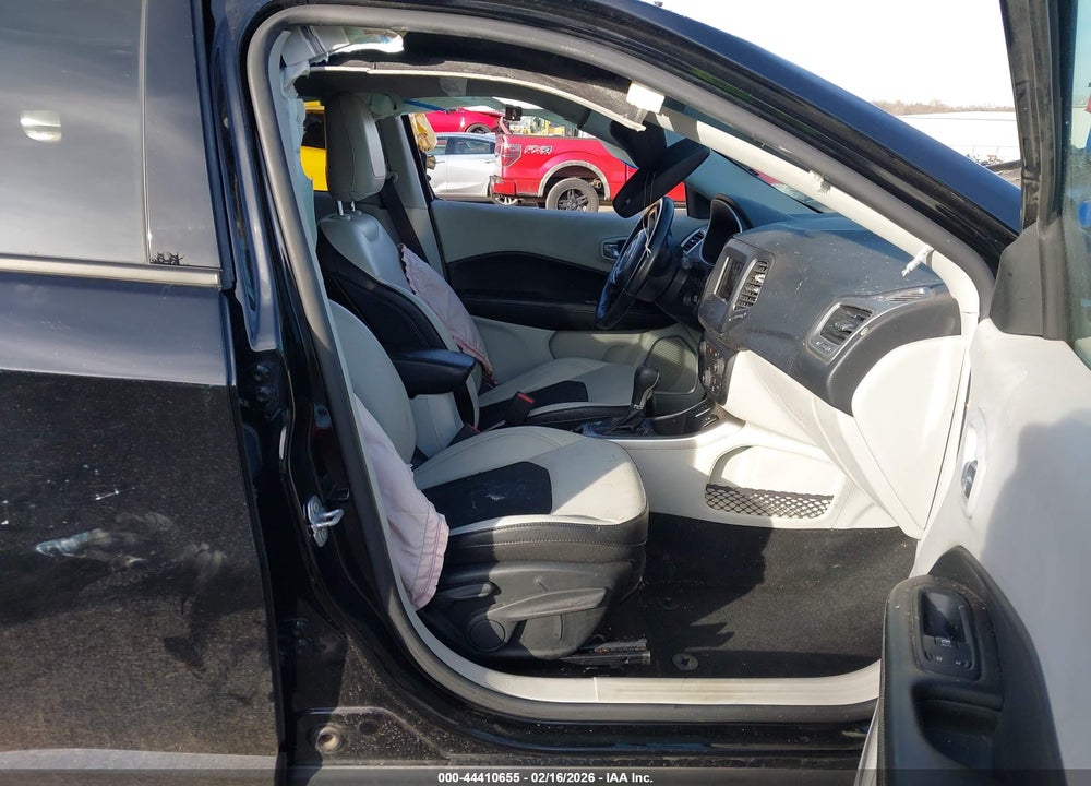 2019 JEEP COMPASS SUN AND WHEEL FWD VIN: 3C4NJCBB9KT743331