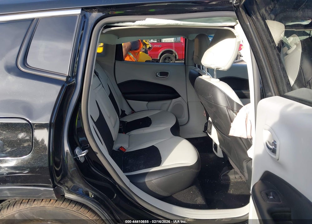 2019 JEEP COMPASS SUN AND WHEEL FWD VIN: 3C4NJCBB9KT743331
