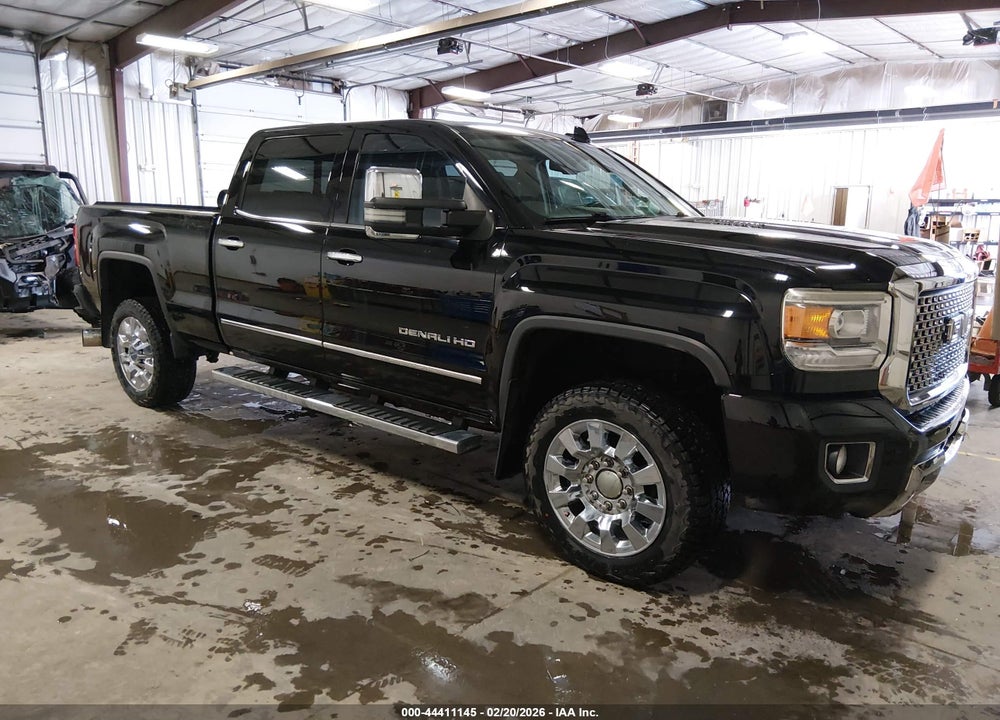 2015 GMC SIERRA 2500HD DENALI VIN: 1GT120E88FF514844