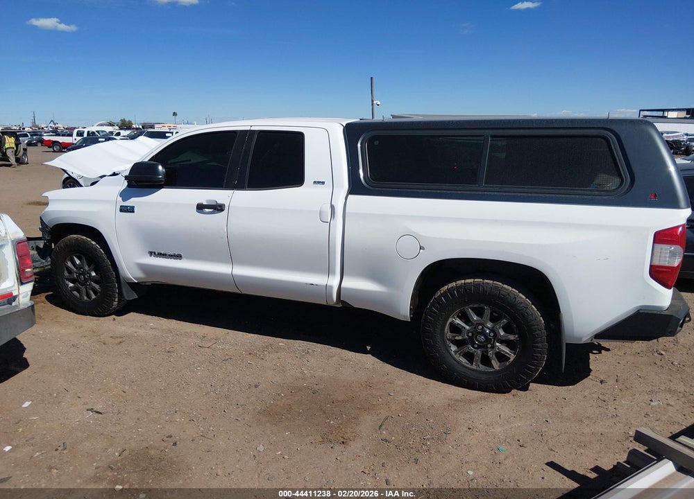 2017 TOYOTA TUNDRA SR5 5.7L V8 VIN: 5TFUW5F12HX658306