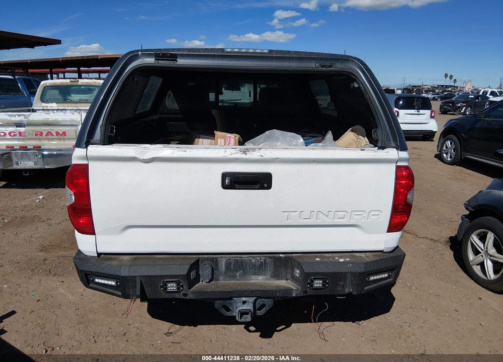 2017 TOYOTA TUNDRA SR5 5.7L V8 VIN: 5TFUW5F12HX658306