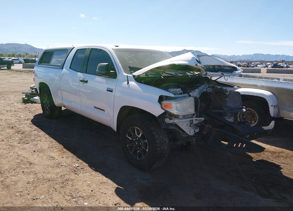 2017 TOYOTA TUNDRA SR5 5.7L V8 VIN: 5TFUW5F12HX658306