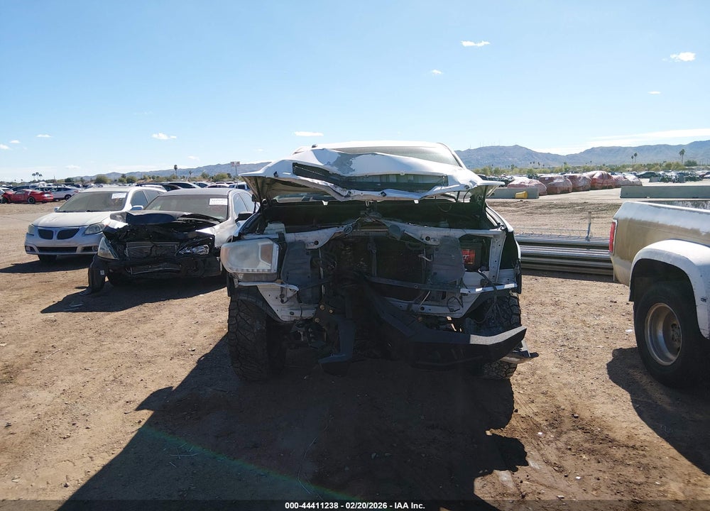 2017 TOYOTA TUNDRA SR5 5.7L V8 VIN: 5TFUW5F12HX658306