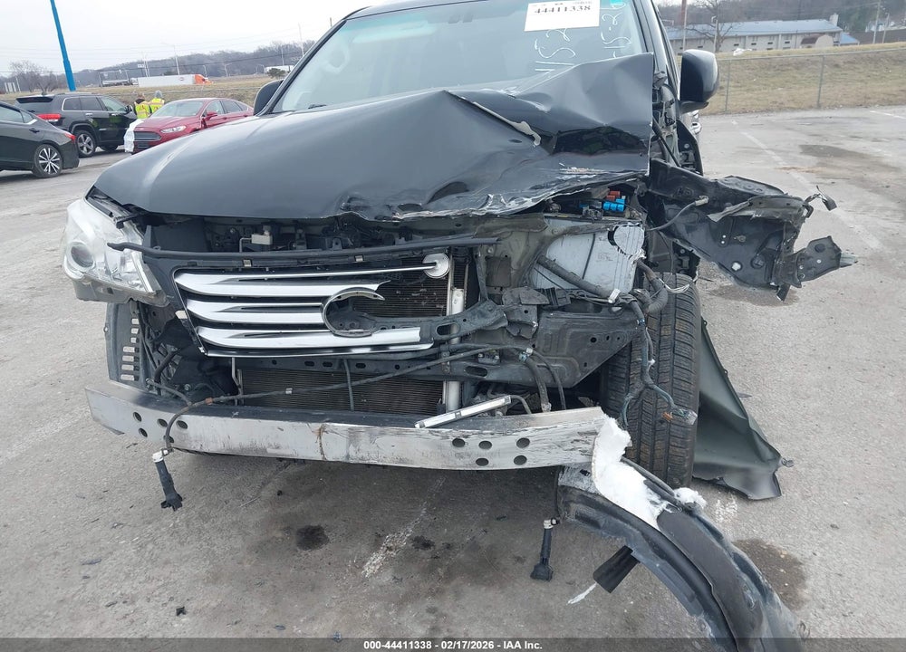 2011 LEXUS GX 460 PREMIUM VIN: JTJJM7FXXB5033211