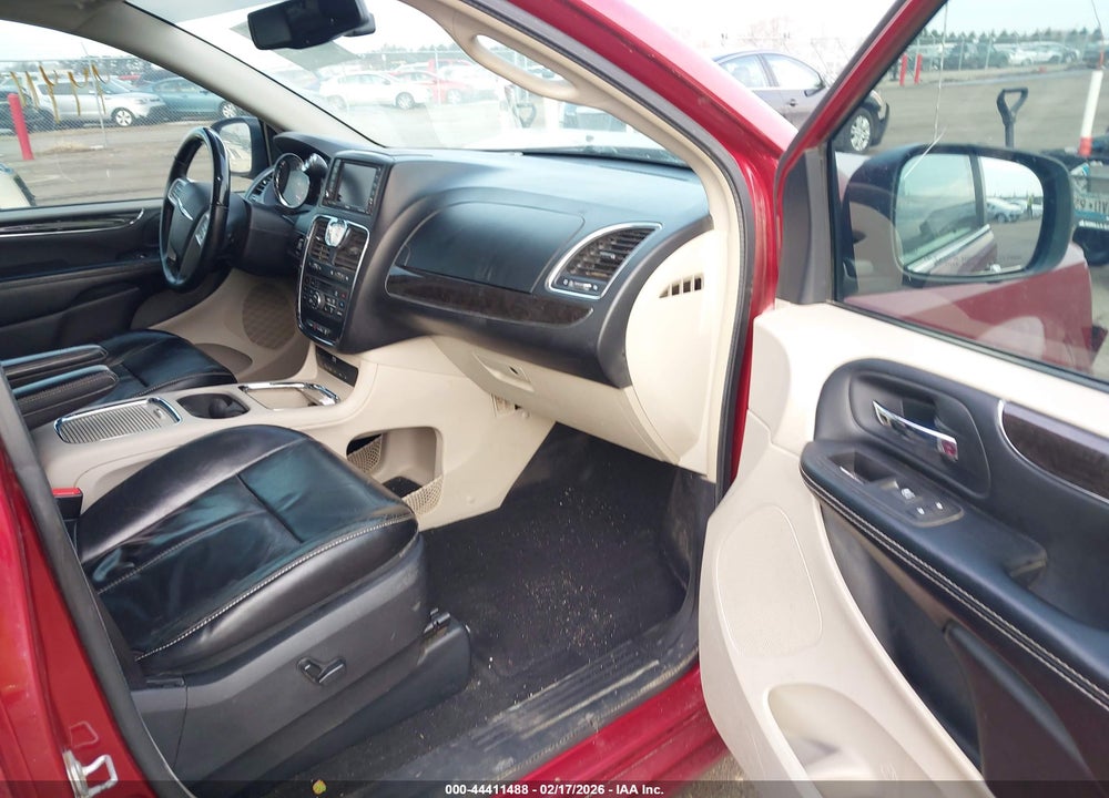 2016 CHRYSLER TOWN & COUNTRY LIMITED PLATINUM VIN: 2C4RC1GG2GR174563