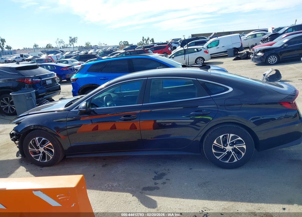 2023 HYUNDAI SONATA HYBRID BLUE VIN: KMHL24JJXPA057019