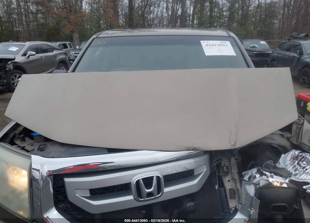 2011 HONDA PILOT LX VIN: 5FNYF4H21BB061909