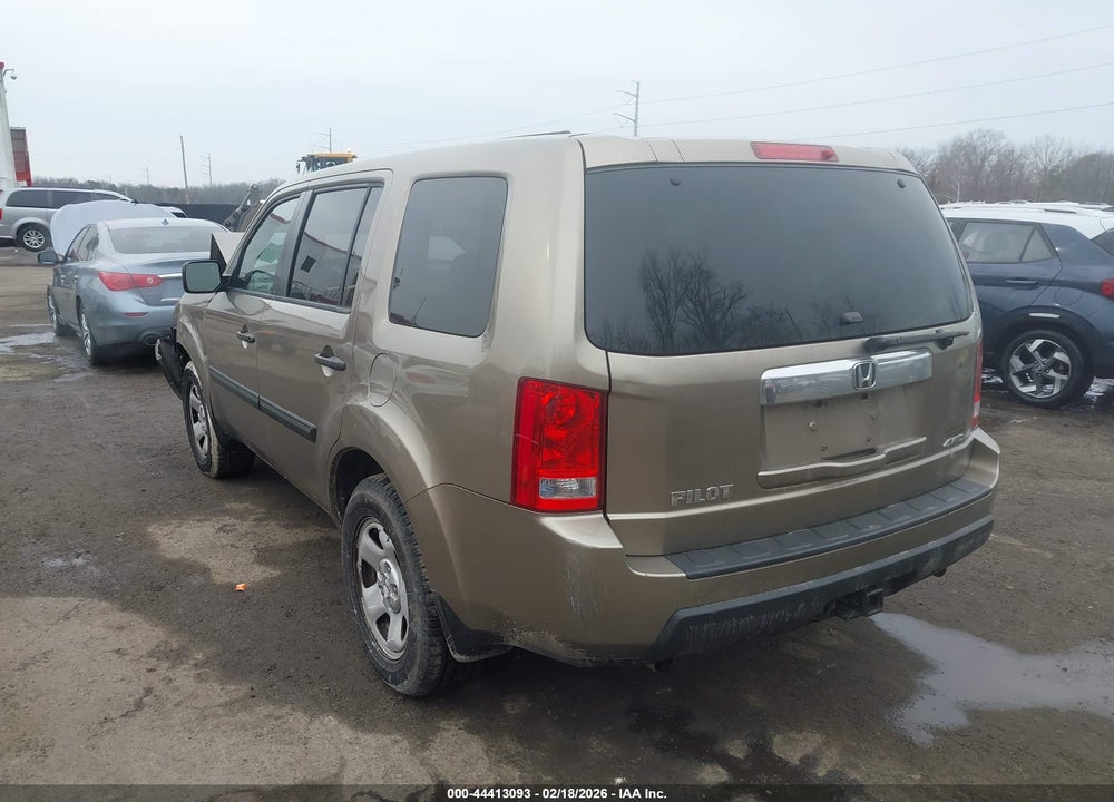 2011 HONDA PILOT LX VIN: 5FNYF4H21BB061909