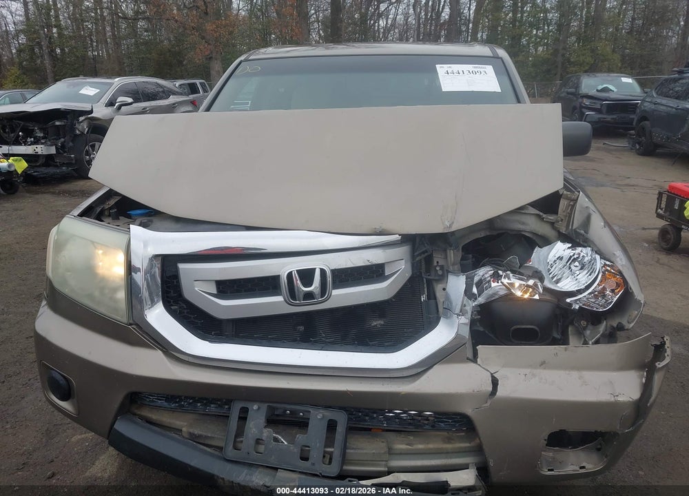 2011 HONDA PILOT LX VIN: 5FNYF4H21BB061909