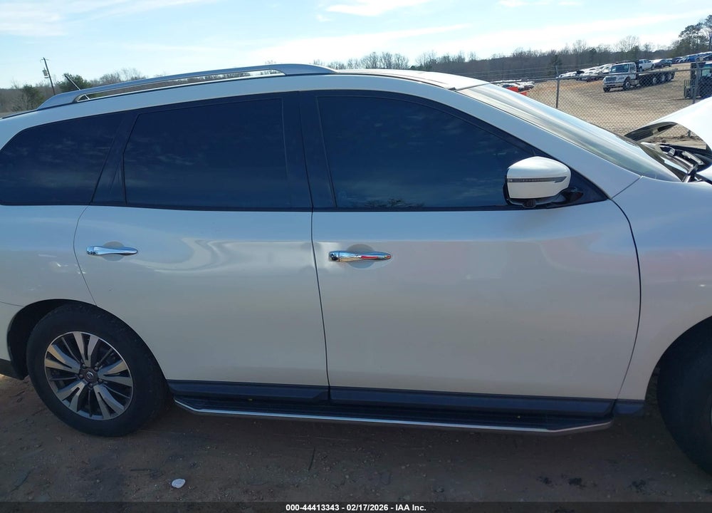 2017 NISSAN PATHFINDER SL VIN: 5N1DR2MM8HC901820