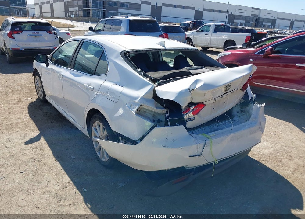 2019 TOYOTA CAMRY LE VIN: 4T1B11HKXKU757576