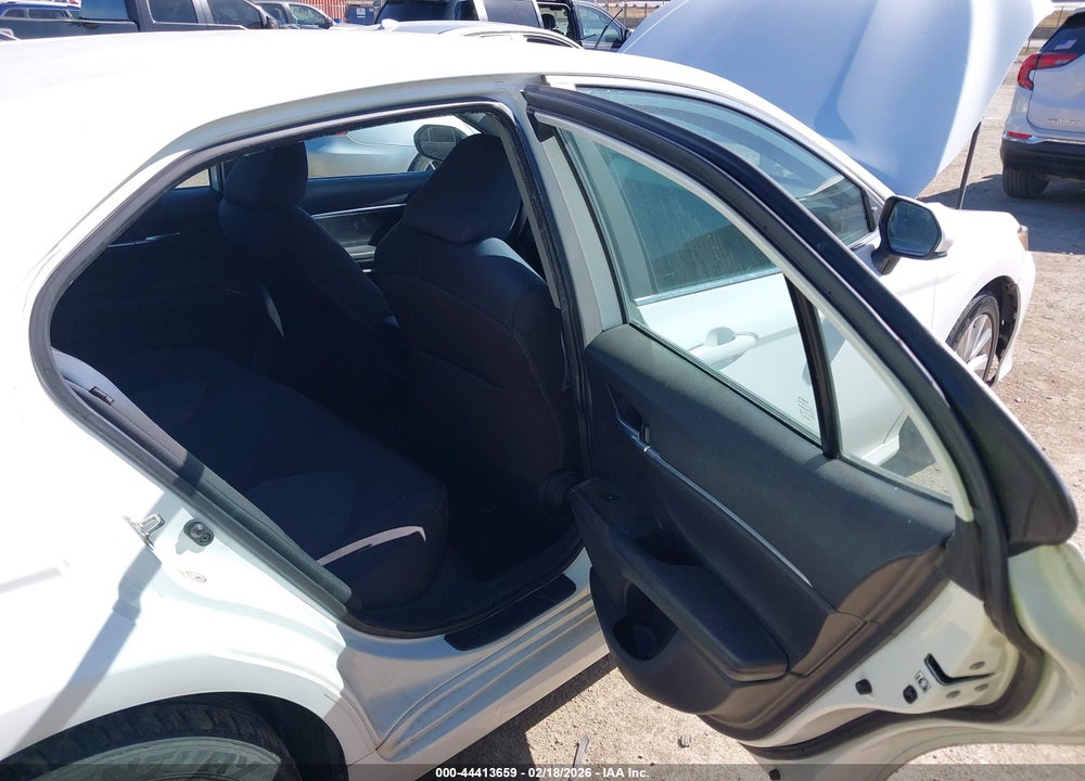 2019 TOYOTA CAMRY LE VIN: 4T1B11HKXKU757576