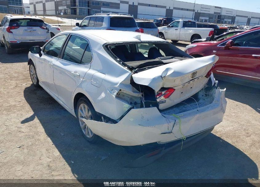 2019 TOYOTA CAMRY LE VIN: 4T1B11HKXKU757576