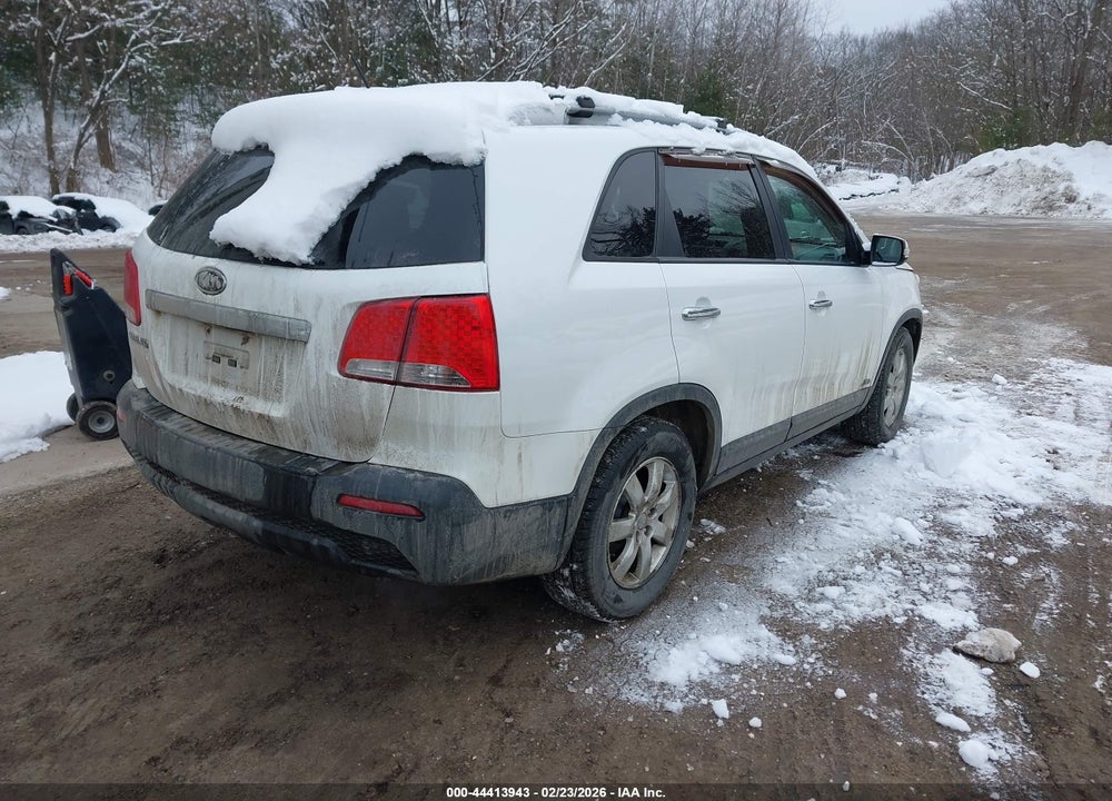 2013 KIA SORENTO LX V6 VIN: 5XYKTDA21DG404836