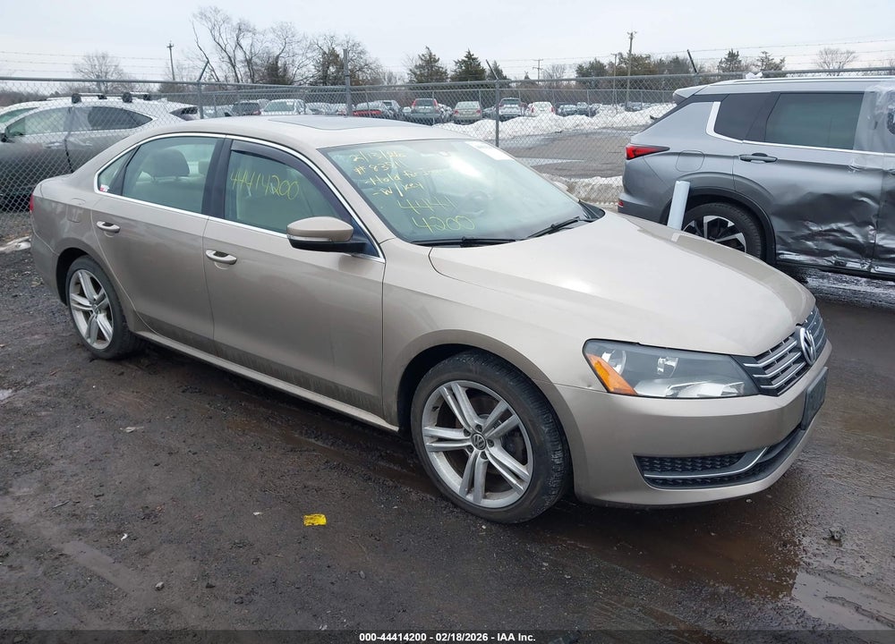 2015 VOLKSWAGEN PASSAT 2.0L TDI SE VIN: 1VWBV7A30FC019177