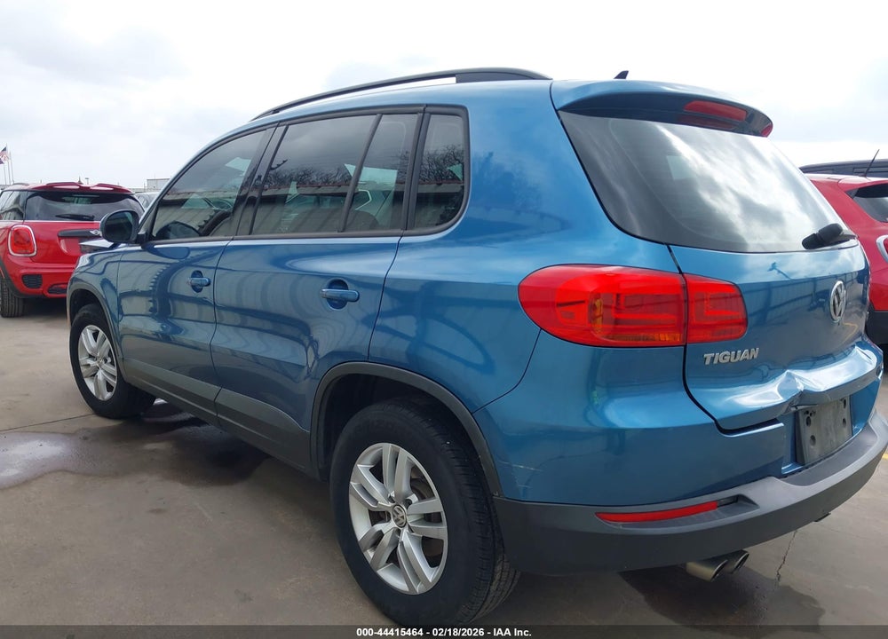 2017 VOLKSWAGEN TIGUAN VIN: WVGAV7AX7HK038850