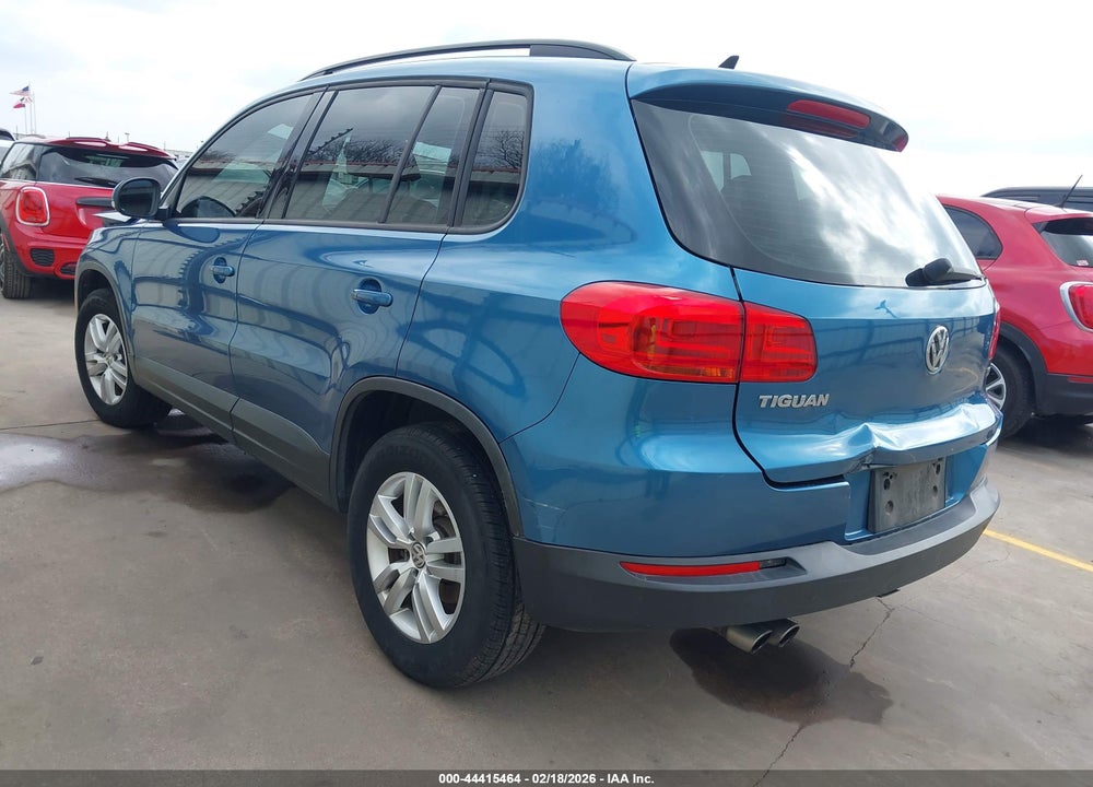 2017 VOLKSWAGEN TIGUAN VIN: WVGAV7AX7HK038850