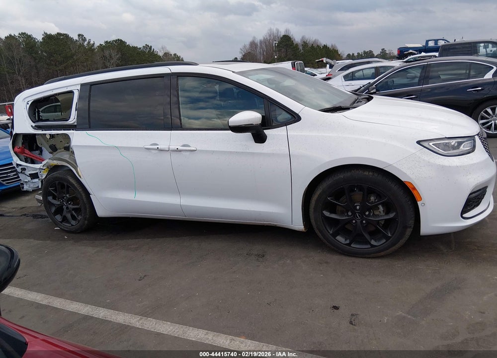 2023 CHRYSLER PACIFICA TOURING L VIN: 2C4RC1BG3PR628813