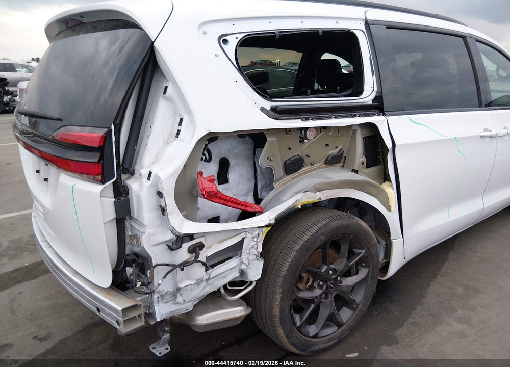2023 CHRYSLER PACIFICA TOURING L VIN: 2C4RC1BG3PR628813