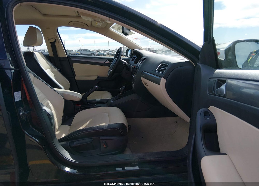 2014 VOLKSWAGEN JETTA 1.8T SEL VIN: 3VWL17AJ2EM375139