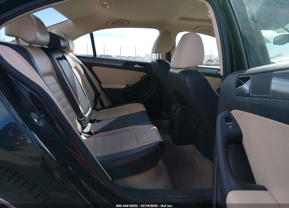 2014 VOLKSWAGEN JETTA 1.8T SEL VIN: 3VWL17AJ2EM375139