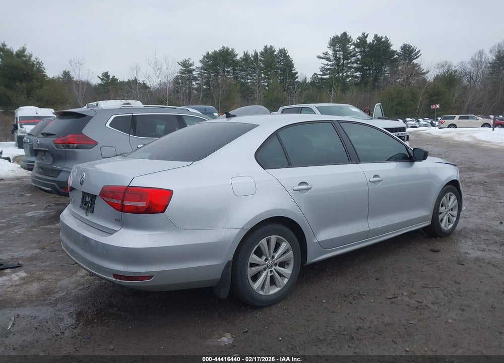 2015 VOLKSWAGEN JETTA 1.8T SE VIN: 3VWD17AJ2FM209029